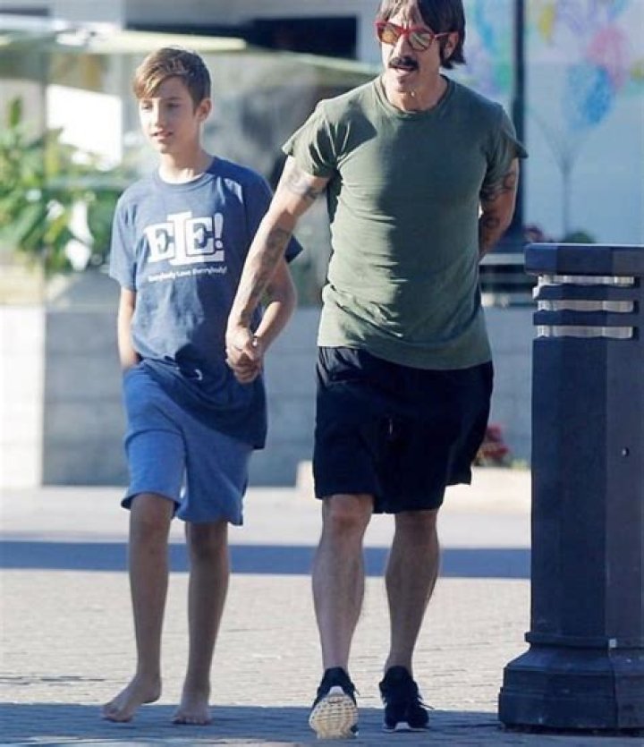 Anthony Kiedis greets son Everly Bear with a kiss Anthony kiedis